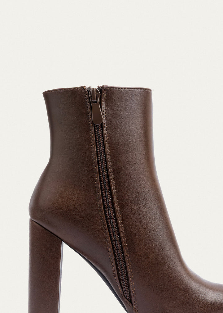 Orion Ringed Heeled Boots | Brown