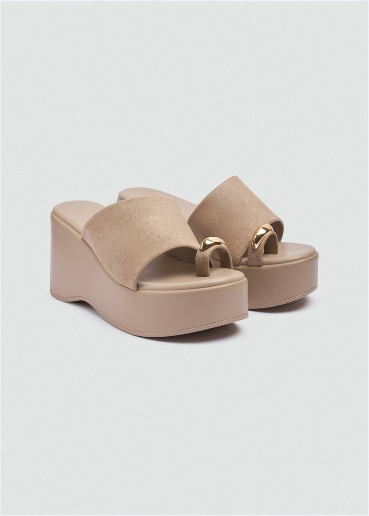 Suede Wedge Gold Toe Ring - Café
