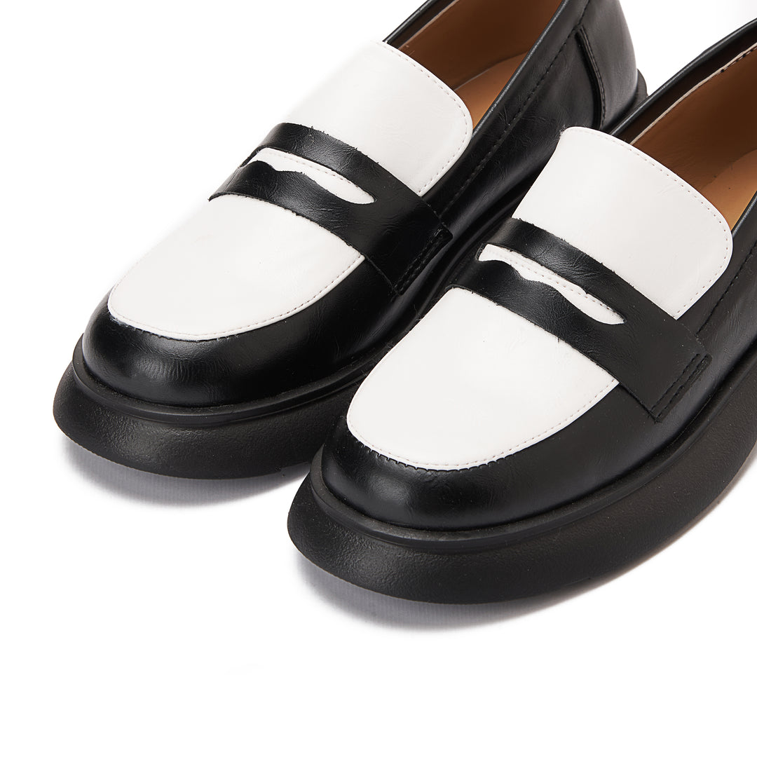 Wide Moc Toe Low Heel Women's Penny Loafer - Black x White