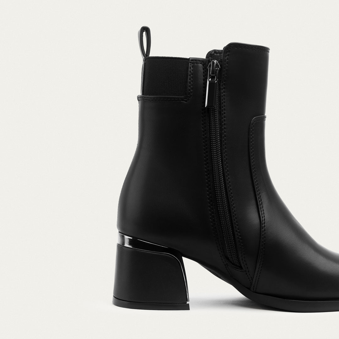 Chloe Ankle Boot Block Heel Ankle Boot -  Black