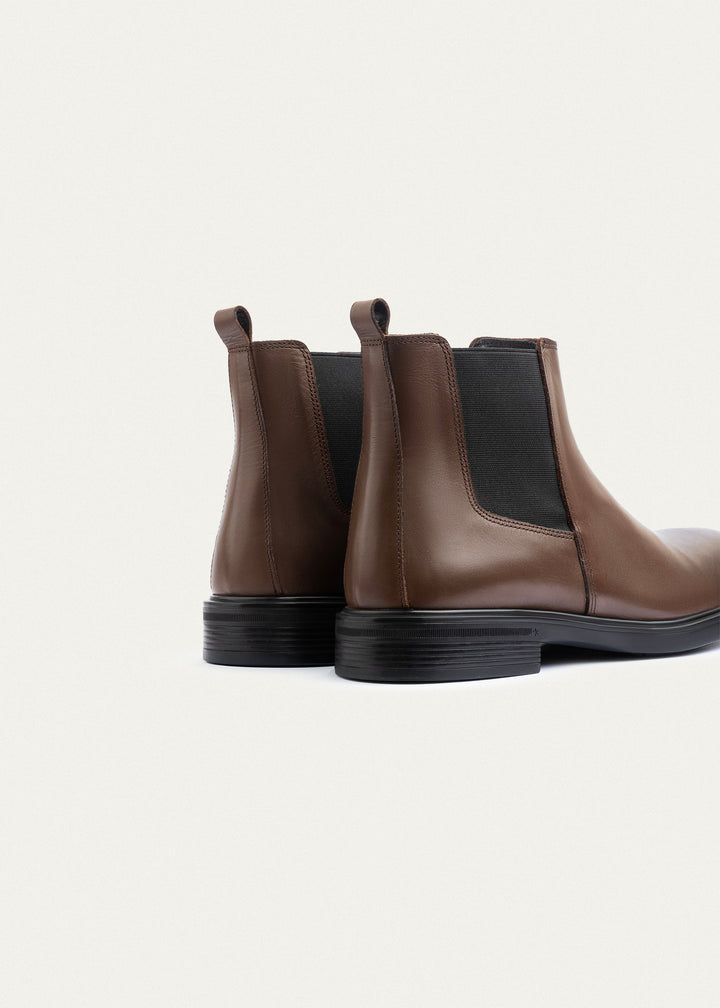 Classic Chelsea Boots | Brown
