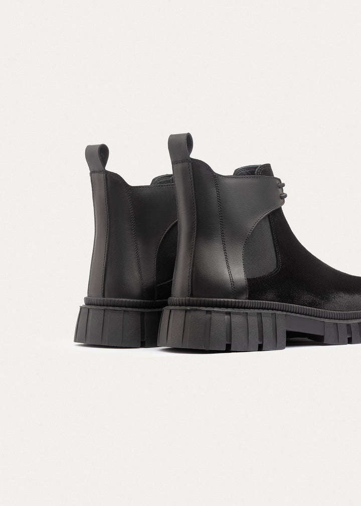 Summit Suede Chelsea Boots| Black