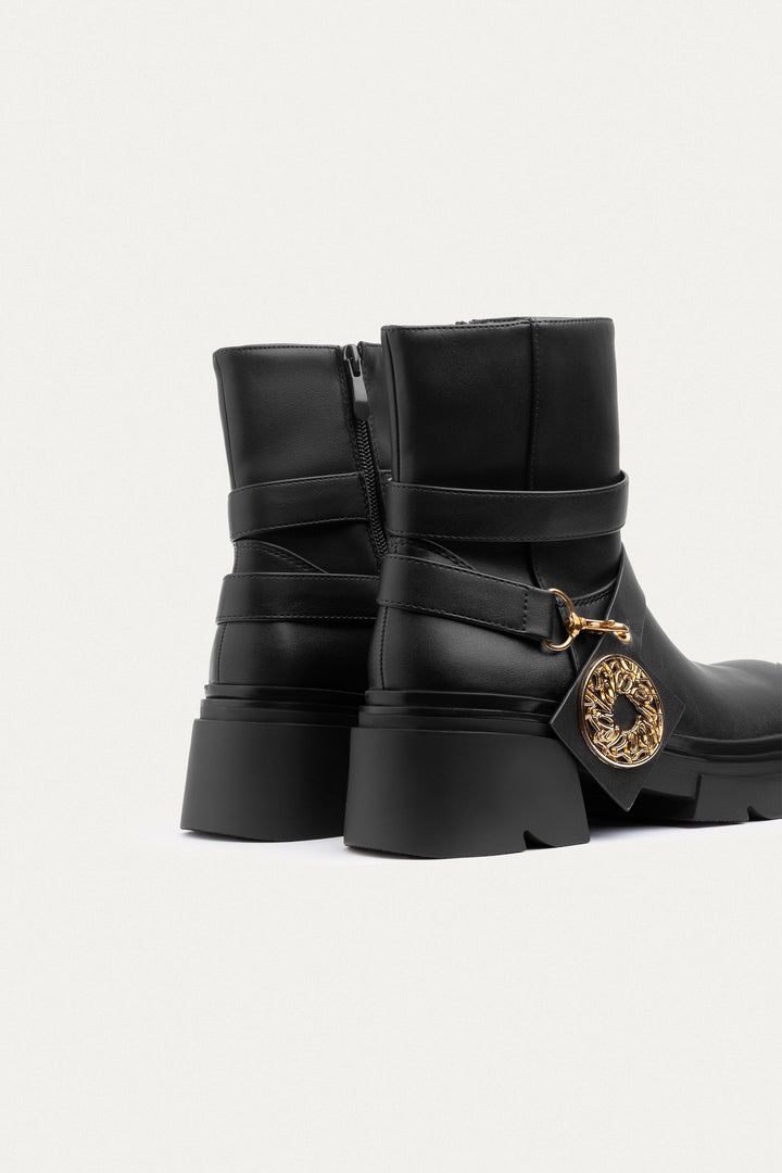 Emblem Strap Boots | Black