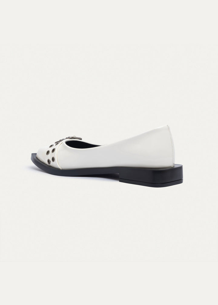 Buckled Pointed Loafers | White