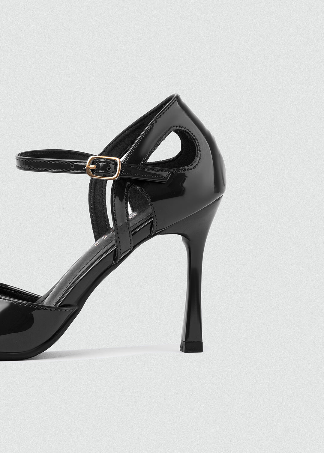 Open-Side Pointed Ankle-Strap Pumps - Black