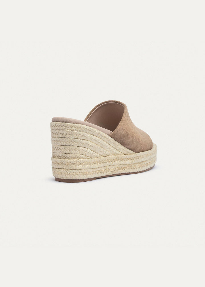 Achilles | Solأ©a Womenâ€™s Wedge Sandals - Beige