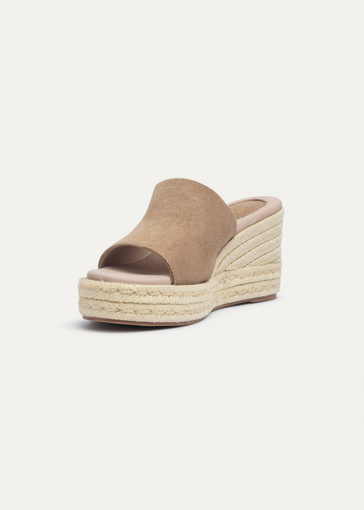 Achilles | Solأ©a Womenâ€™s Wedge Sandals - Beige