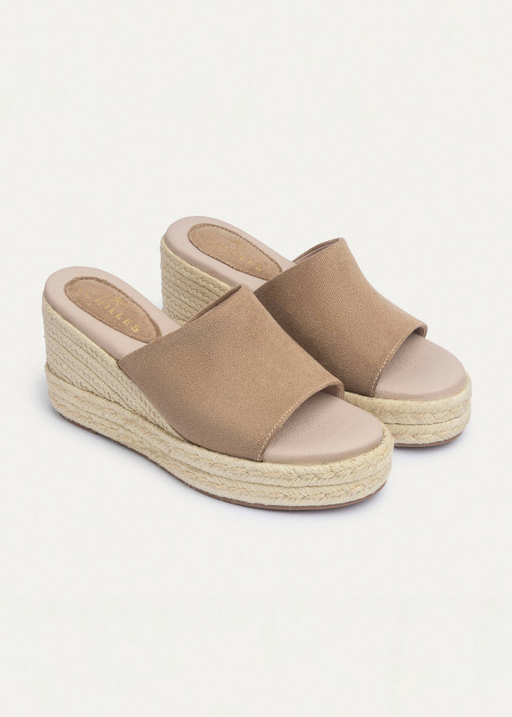 Achilles | Solأ©a Womenâ€™s Wedge Sandals - Beige