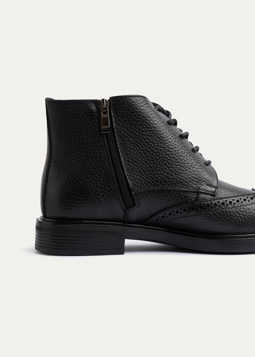 Oxford Crest Boots | Black