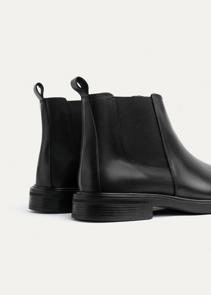 Classic Chelsea Boots | Black