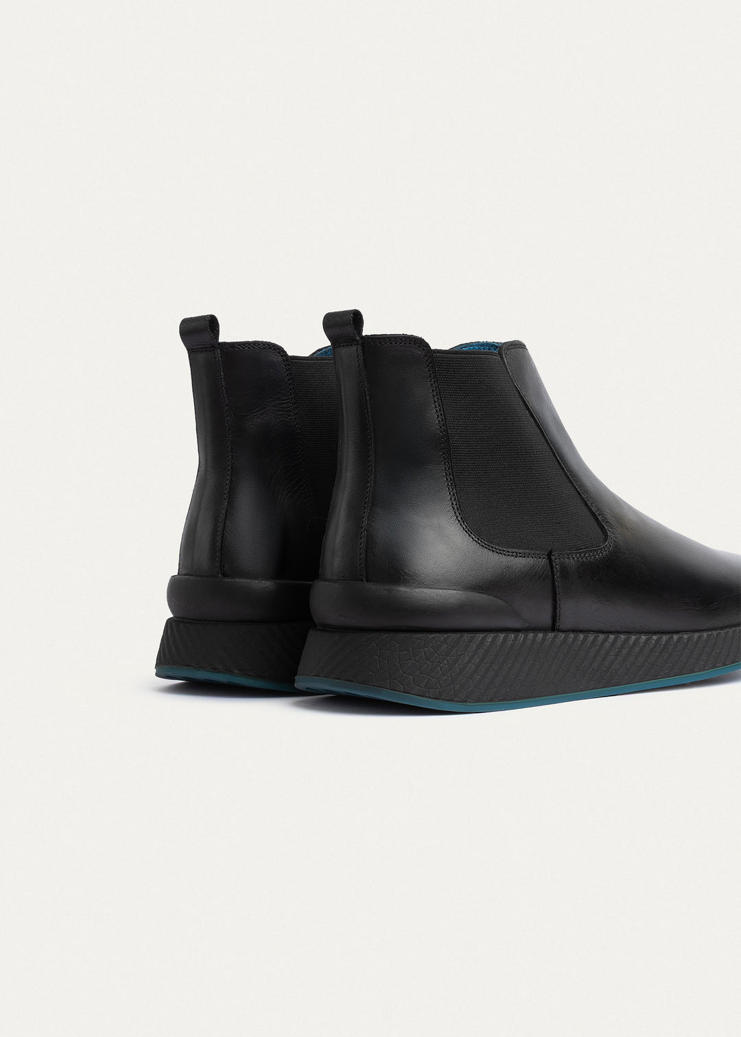 Motion Chelsea Sneakers | Black X Blue