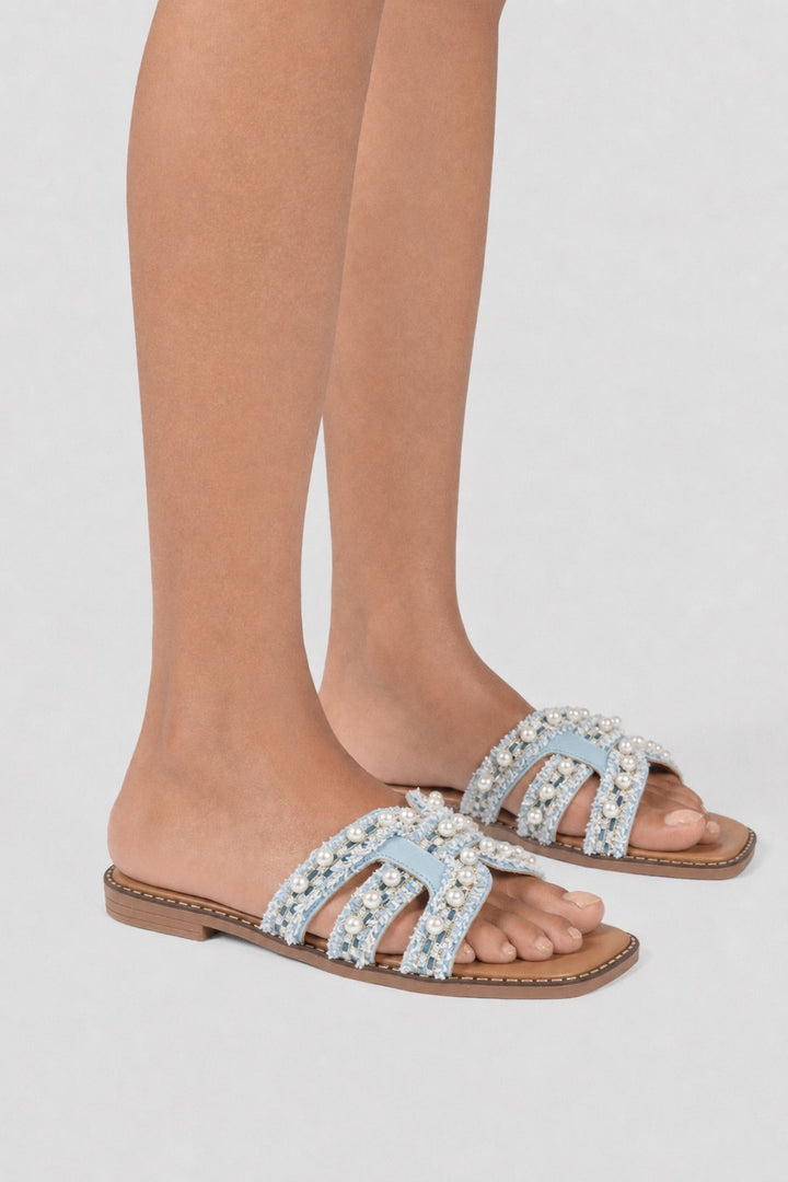 The Pearl Cove Slide – Ice Blue