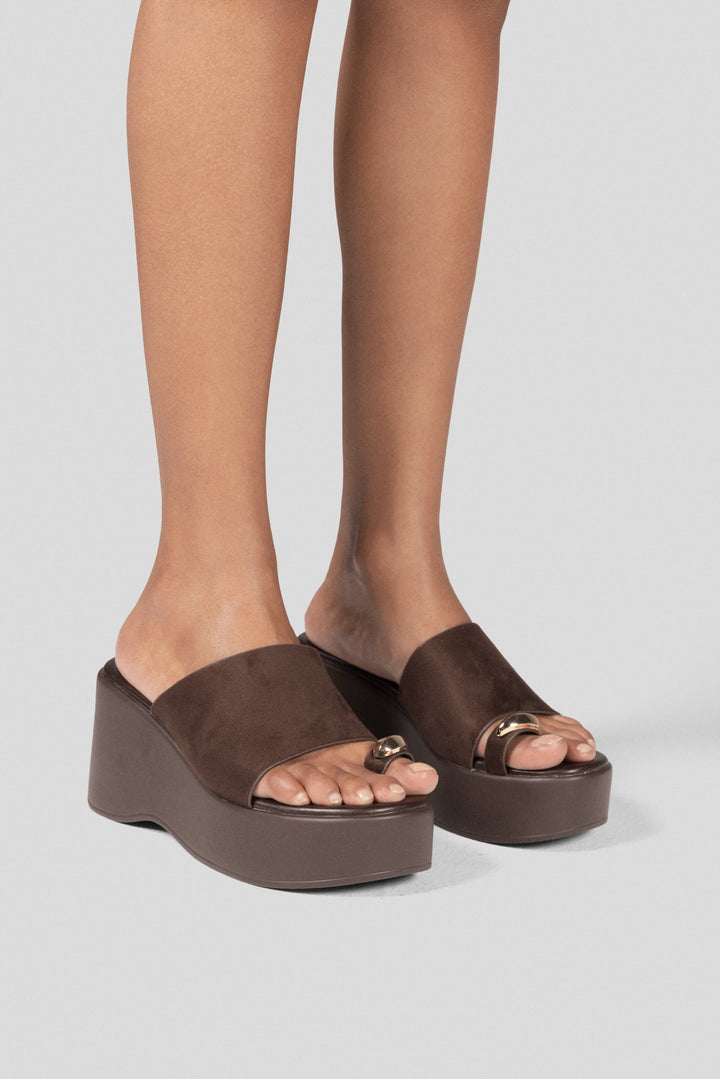 Suede Wedge Gold Toe Ring - Brown