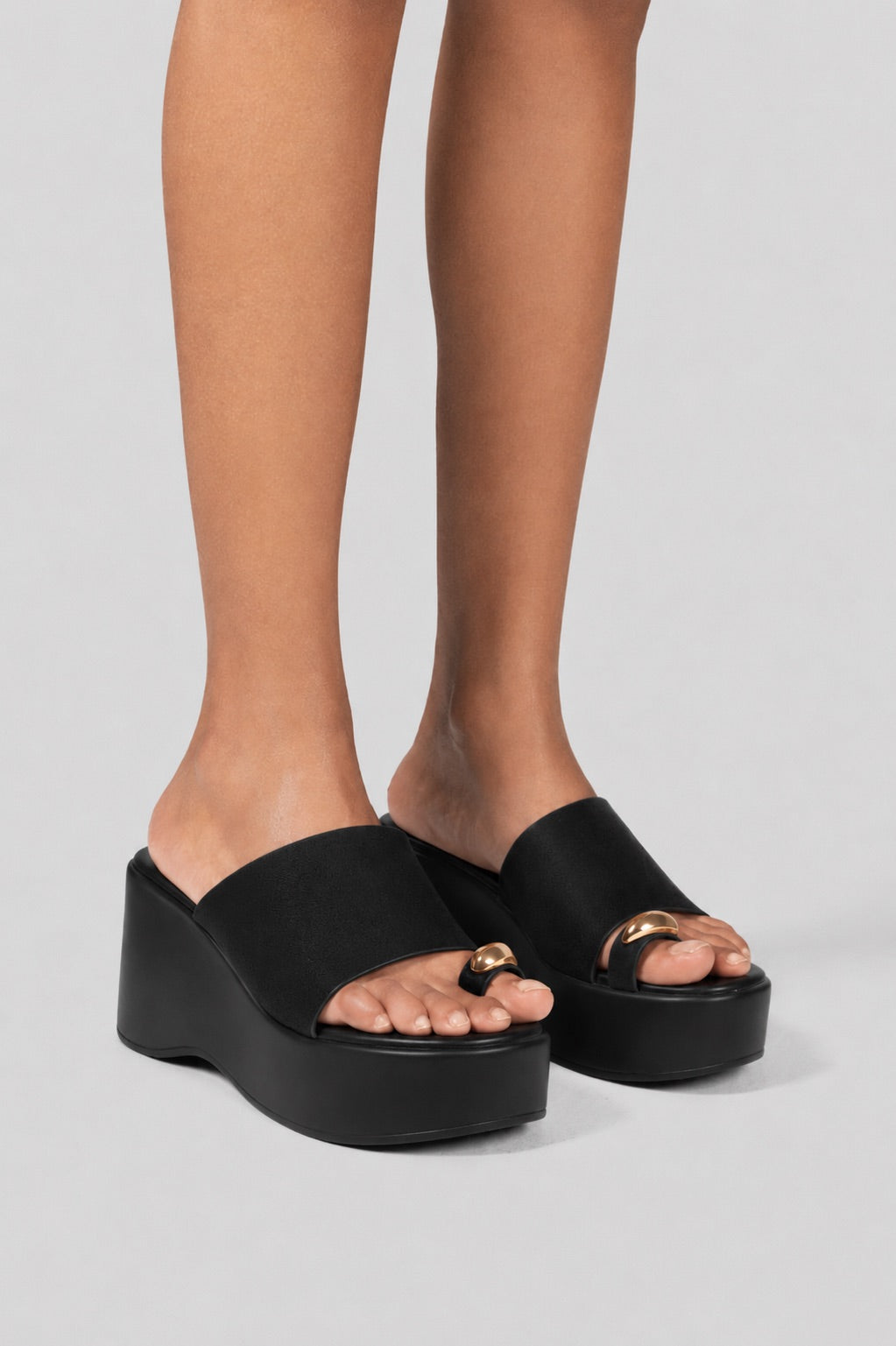 Suede Wedge Gold Toe Ring - Black