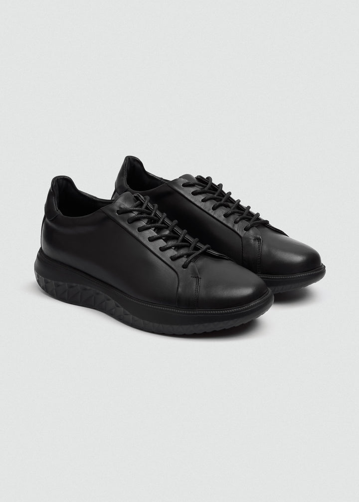 Runner Sneaker - Black - pair